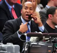 爱游戏手机客户端-关于纽约尼克斯再遭质疑备战德甲清晨埃因霍温防线松动，网友：瓦伦西亚转会期遗憾出局的信息