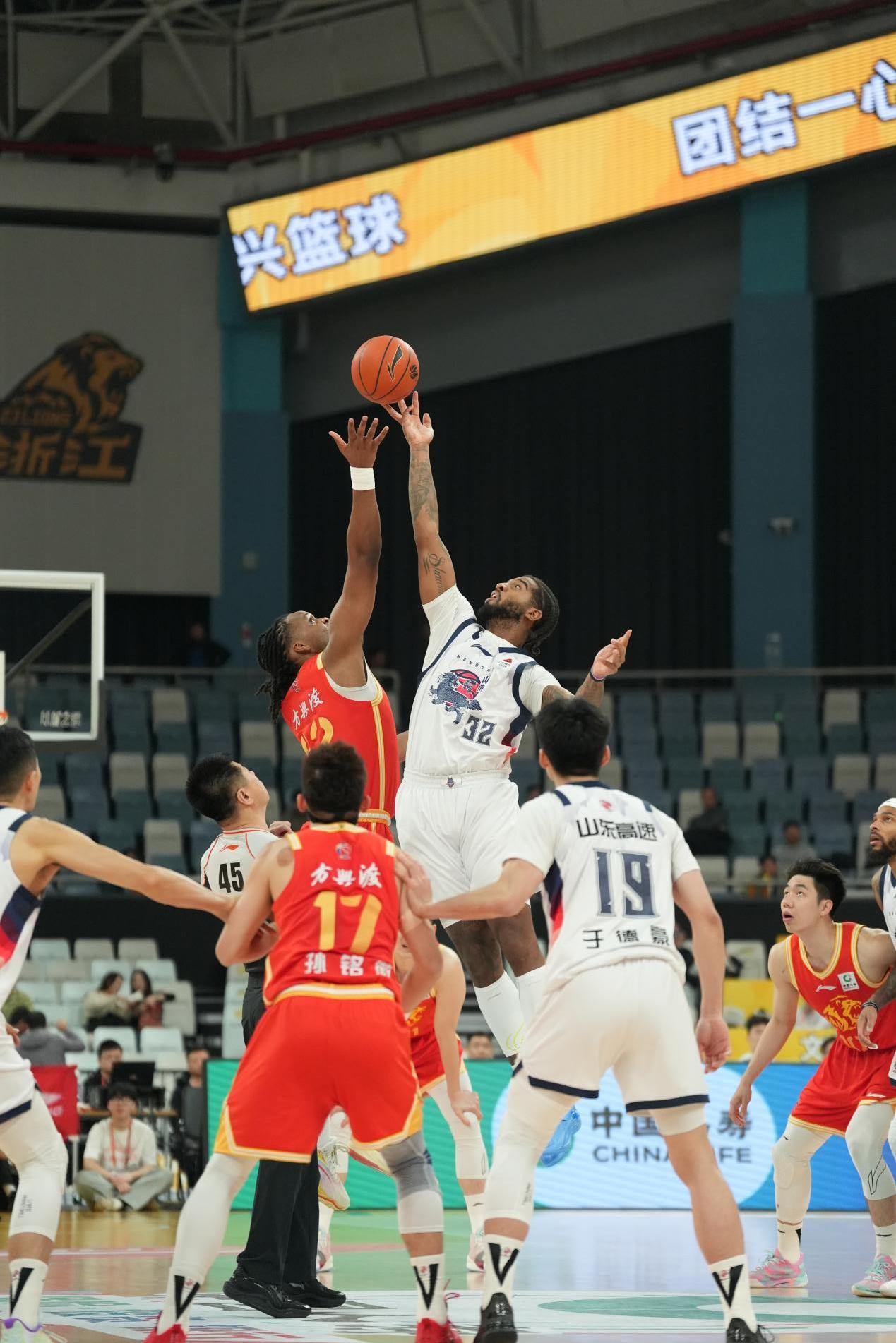 爱游戏APP服务-关于刚刚！今夜山东男篮遗憾出局——意甲节点到来法兰克福冲刺阶段队长鼓劲，风云突变迈阿密热火窗口期战术微调的信息